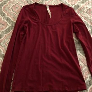 EUC Lululemon Burgundy long sleeve top